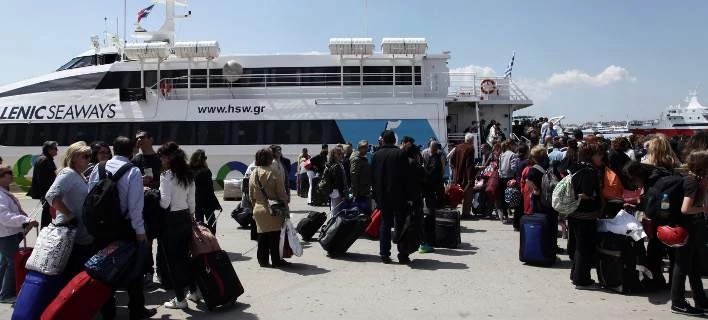 Κορυφώνεται η έξοδος των εκδρομέων: «Βουλιάζουν» τα λιμάνια -Αυξημένη κίνηση στις εθνικές οδούς
